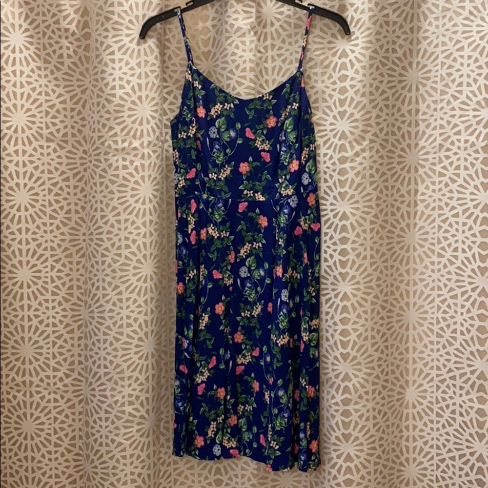 Like new. Old Navy blue floral sun dress